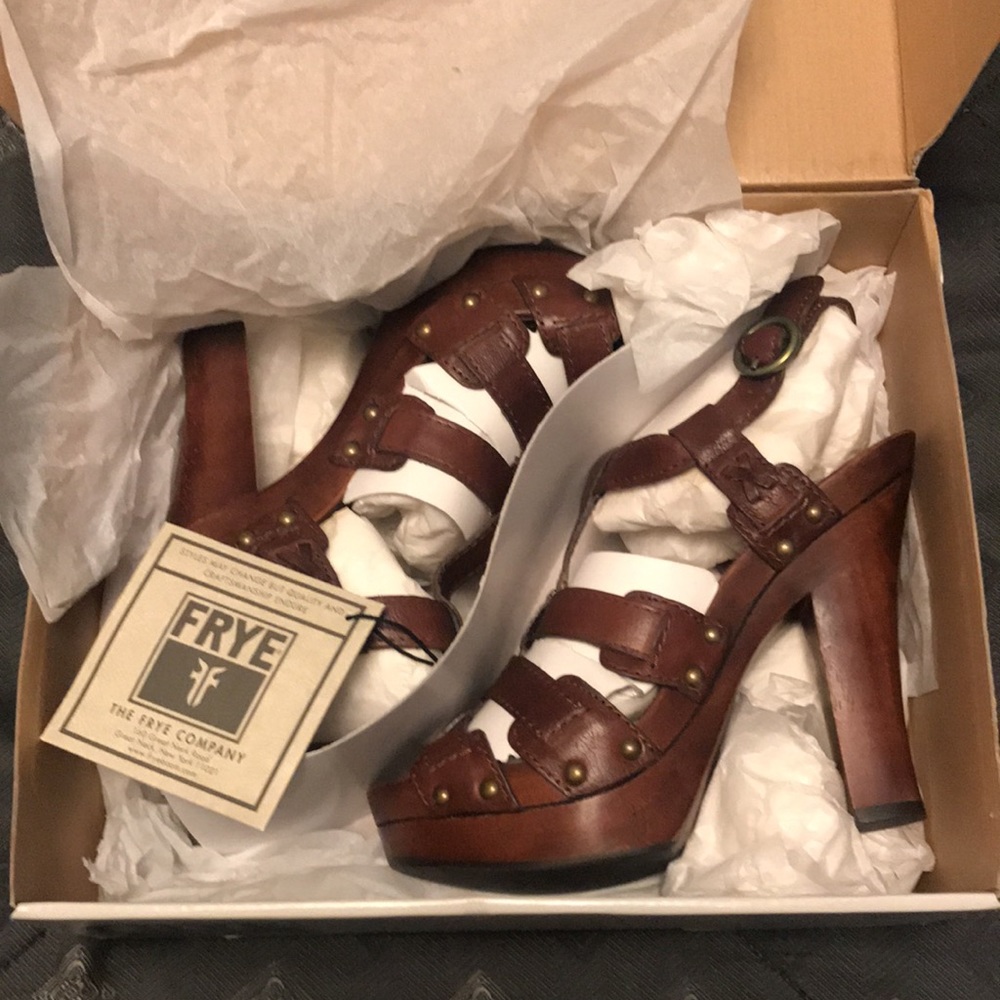NWT FRYE DARA HEEL DAKE BROWN 7.5 shoes
